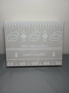 Ariana Grande MOD Vanilla Holiday Perfume Gift Set Box And Inlay Only